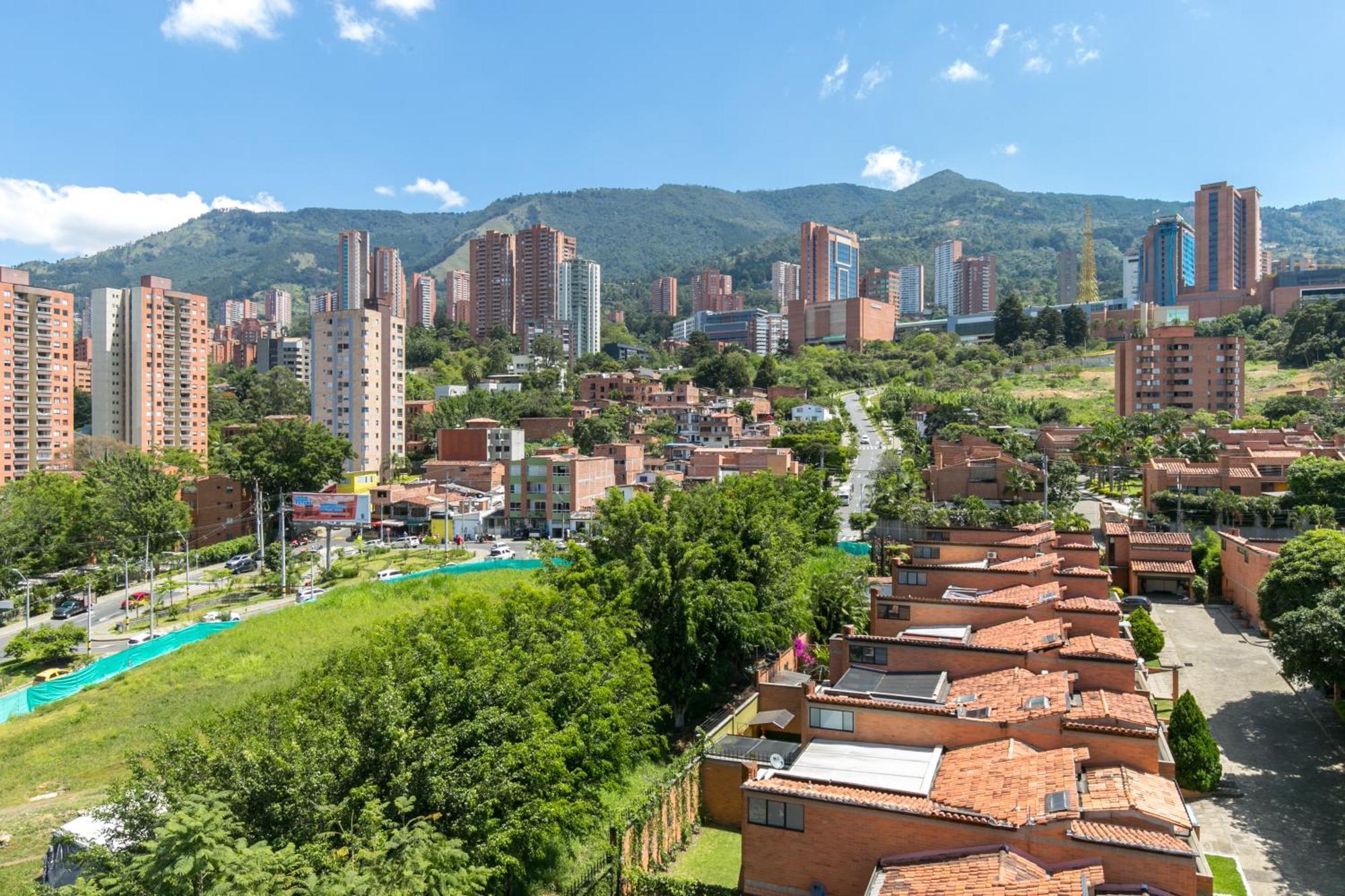 Apartamentos Borbon Suites Medellín Dış mekan fotoğraf