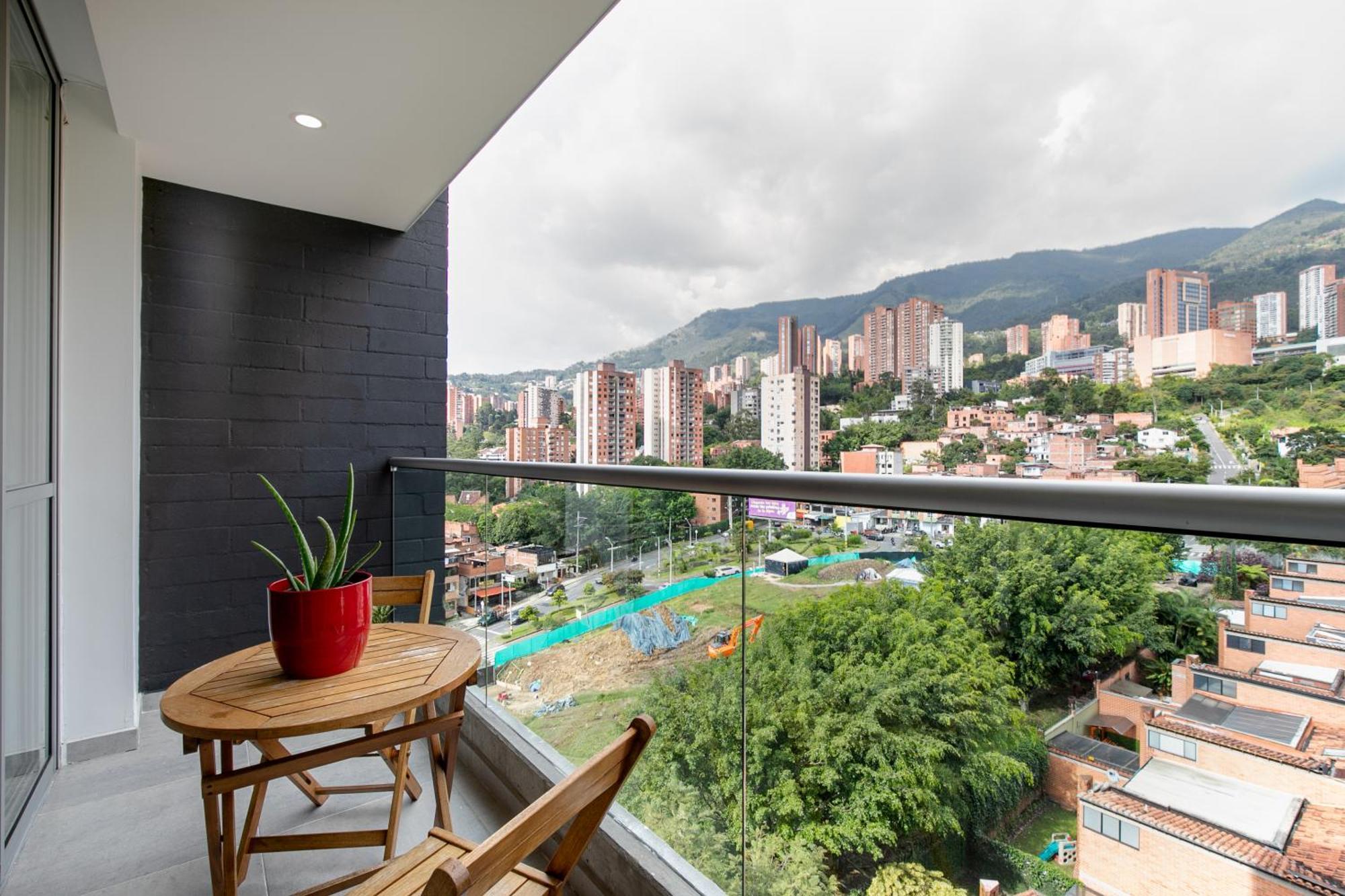 Apartamentos Borbon Suites Medellín Dış mekan fotoğraf