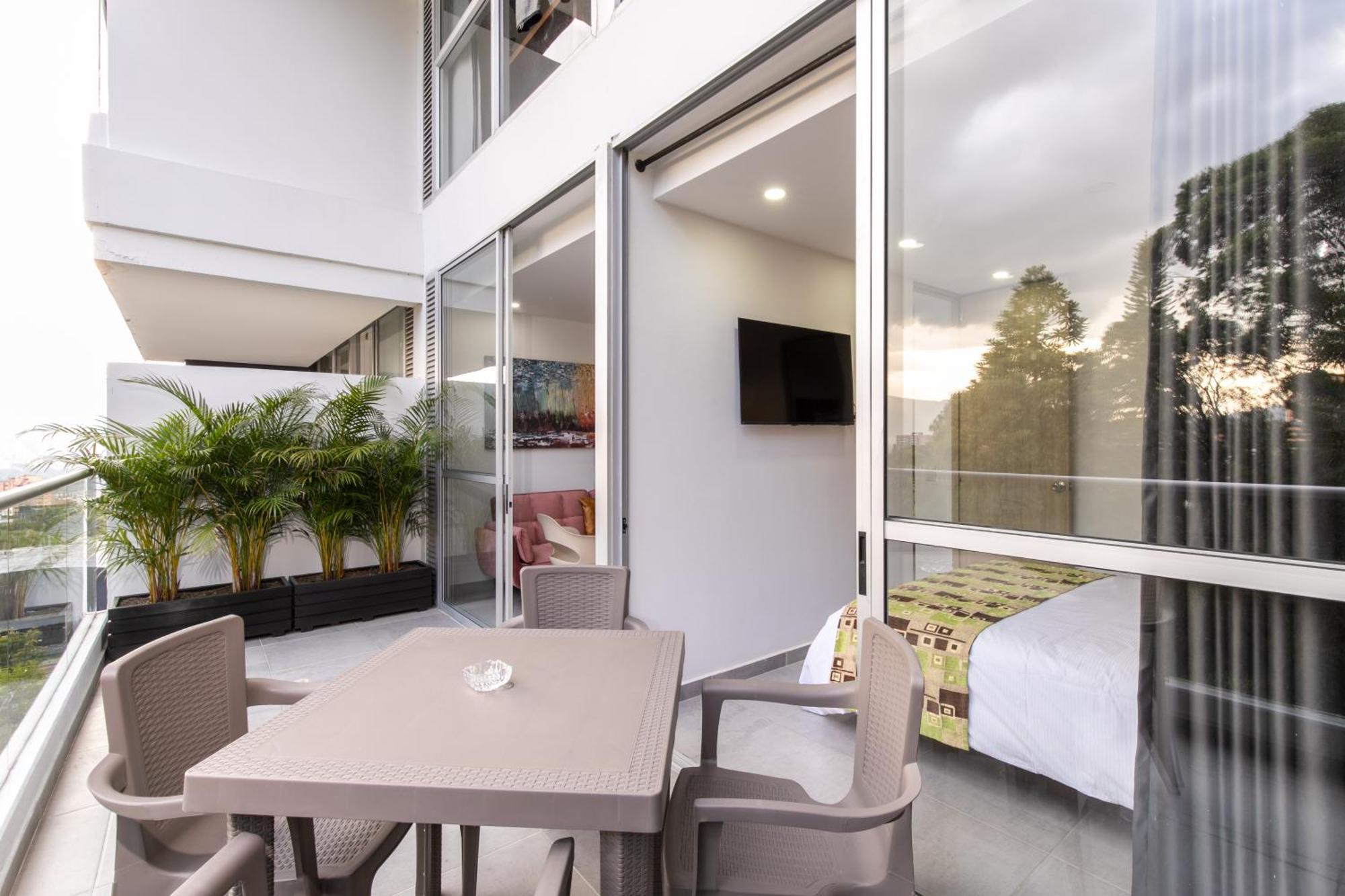 Apartamentos Borbon Suites Medellín Dış mekan fotoğraf