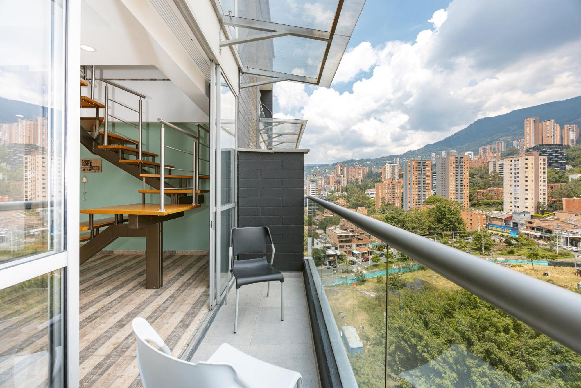 Apartamentos Borbon Suites Medellín Dış mekan fotoğraf