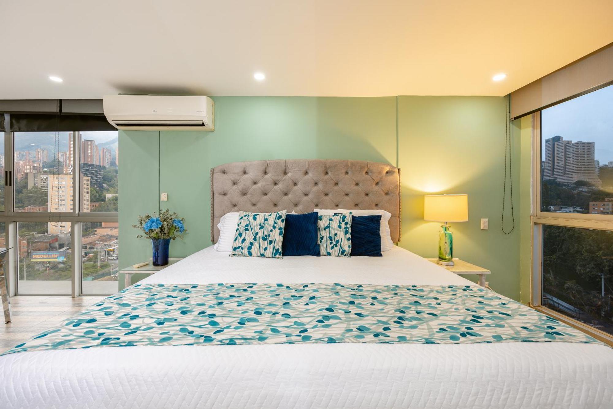 Apartamentos Borbon Suites Medellín Dış mekan fotoğraf